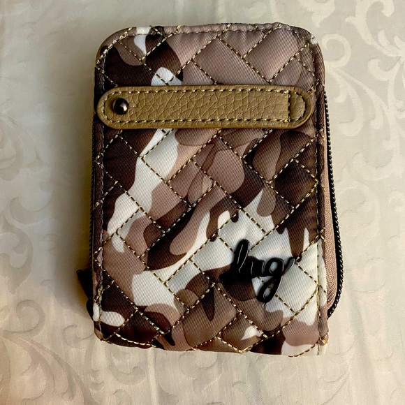 NWOT - Lug Flurry RFID Wallet in Camo Taupe!! - Picture 1 of 3